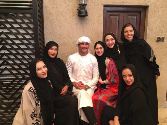 週末値下【アラブのバービー】UAE民族衣装ビンテージフッラちゃん　UAE民族衣装