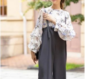 オトナ女子のサロペットコーデ術──こなれ感と体型カバーを両立