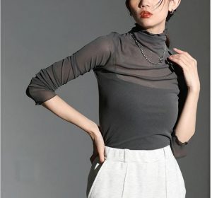 40代女性におすすめ！夏から秋まで活躍する上品シアートップス