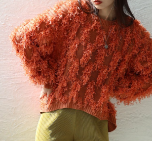 ふんわり優しげに大人を魅せる。40代女性に似合うふわふわニットのすすめ