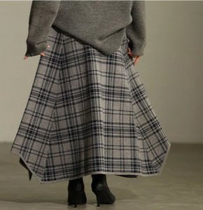 大人の魅力を引き立てる、40代女性のためのスカートスタイル