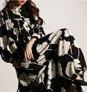 「1枚で決まる」が叶う、大人のための柄ワンピース